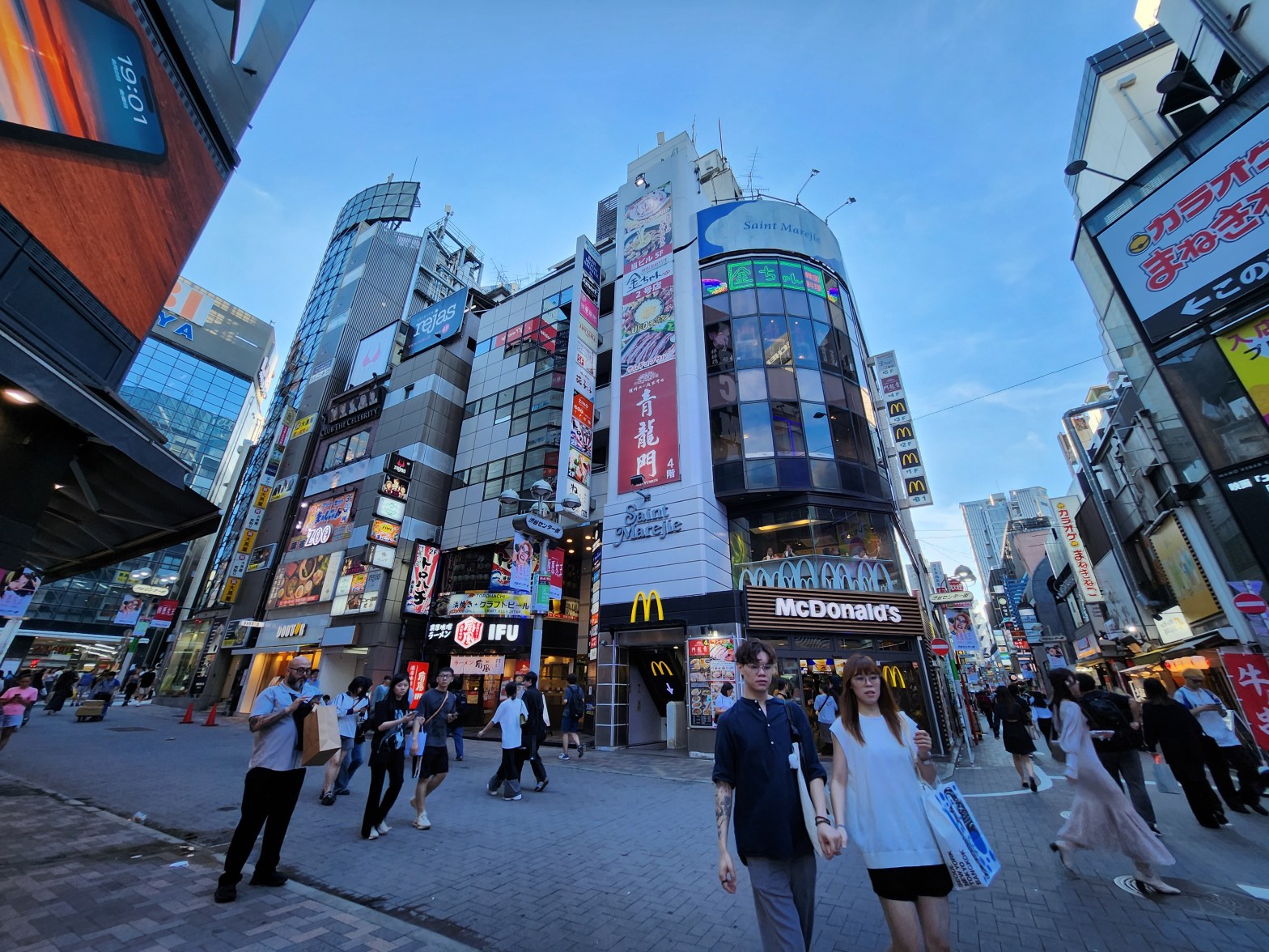 Day 3 – Nerd Stores Galore